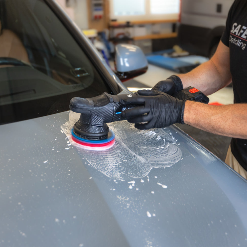 Clay Disc on a dual-action polisher decontaminating a lubricated bonnet